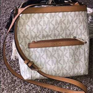 Michael Kors Crossbody!
